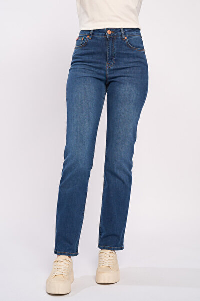 Lee Cooper Women's straight jeans, slightly faded
