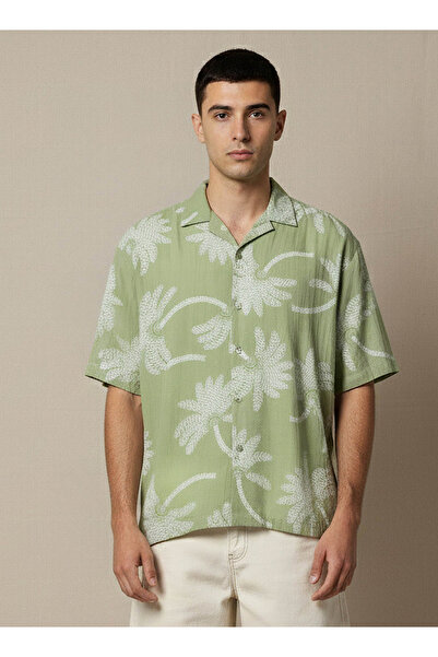 FAV Men Camp Collar Palm Tree Print Short Sleeves Resort Shirt