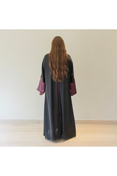 LINELLE Two-Tone Abaya for Women – Classic Black with Contrast Purple Sleeves