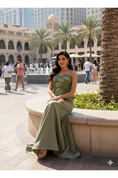 DR Women's embroidered evening dress