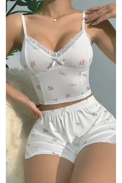Pi Giyim طقم دانتيل بنقشة الزهور البيضاء – موديل مع شورت بحمالات