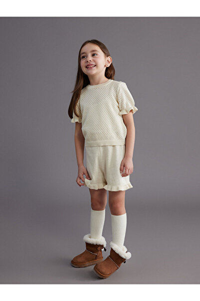 LC Waikiki Ecru Crew Neck Girls' Blouse and Shorts 2-Piece Set