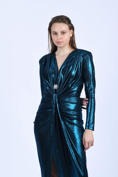 la luce Turkuaz Metalik Görünümlü Toka Detaylı Yırtmaçlı Elbise - QE413