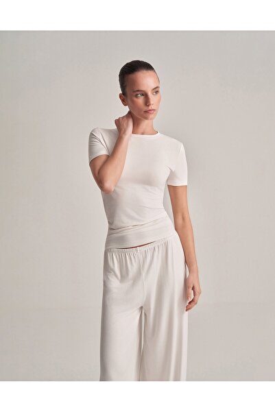 less and romance Fit Cut Short Sleeve T-Shirt Ecru