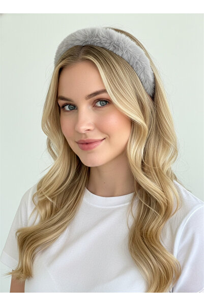Pelin Aksesuar تاج شتوي ناعم ذو ملمس قطيفة رمادي اللون