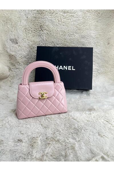 Generic حقيبة يد ميني وردية ناعمة بجلد مبطن. تصميم أنثوي راقٍ يضيف لمسة من الرقة والنعومة.