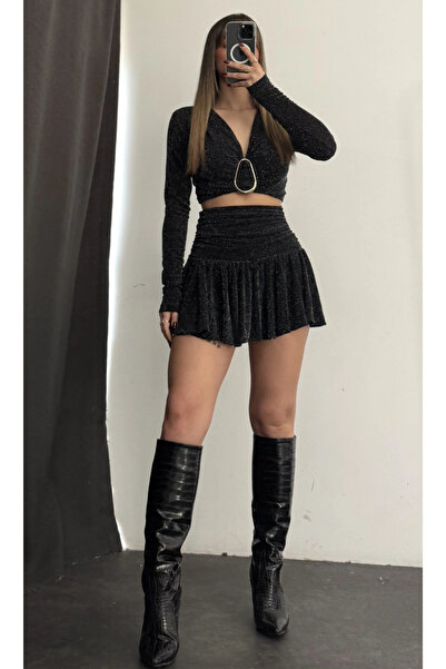 MOZENA V Yaka Aksesuar Detaylı Crop ve Mini Etek Takım