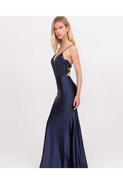 Diva Exclusive Fashion Long Satin Dress With Thin Straps And Embroidered Bust, Elegant Model For Events