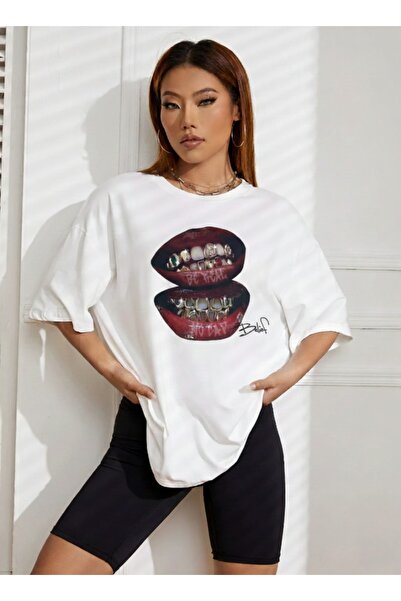 one button تي شيرت عادي للجنسين بتصميم شفاه مطبوع مصنوع من القطن بنسبة 100%