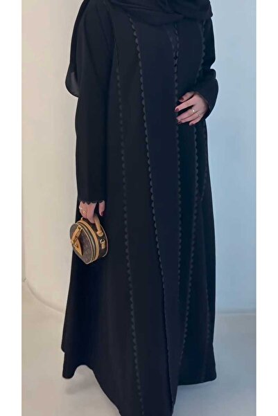 LAMSA ABAYA عباية جنان – بخطوط متموّجة من قماش الإنترنت الفاخر