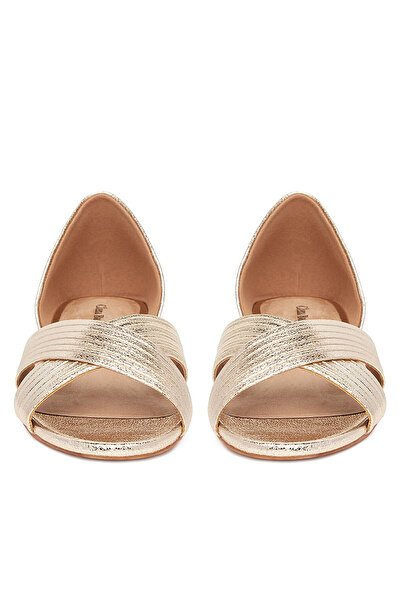 Clara Barson balerini damă aurii