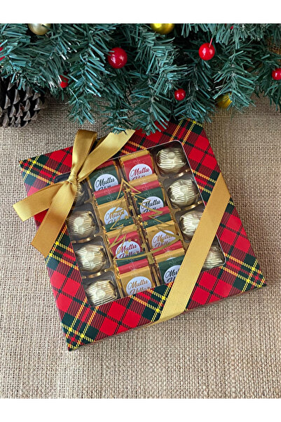 Hepsi Enteresan Yılbaşına Özel Ekoseli Kutuda Madlen ve Spesiyal Yılbaşı Çiko...