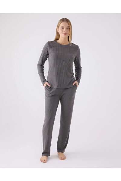 YAKAMEL ΓΥΝΑΙΚΕΙΟ ΣΕΤ ΠΙΤΖΑΜΑΣ ΜΕ ΜΑΚΡΙΑ ΜΑΝΙΚΙΑ ΚΑΙ ΛΕΠΤΗ ΥΦΑΝΣΗ