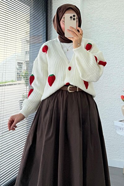 MELEK ARAZ Çilek Desenli Kısa Oversize Triko Hırka – Ekru