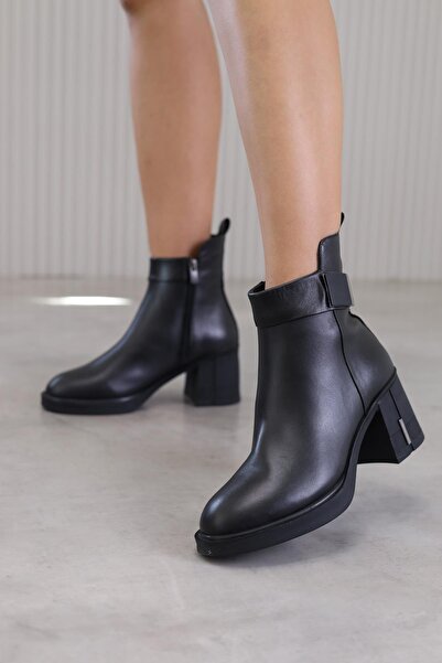 Stil Durağı pe262 model 5 cm topuklu yeni sezon bot postal orjinal deri SIYAH