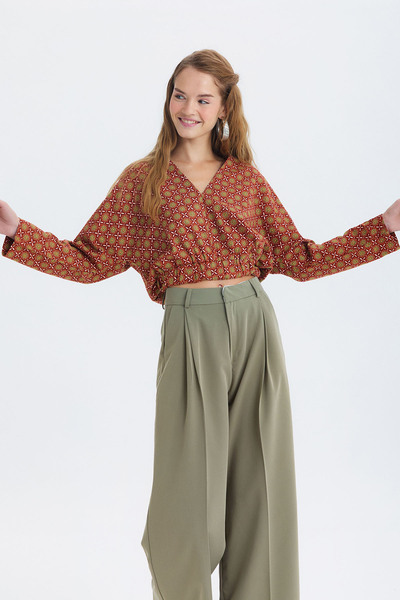 Clandestino Elastic Waist Long Sleeve Crop Blouse Brown