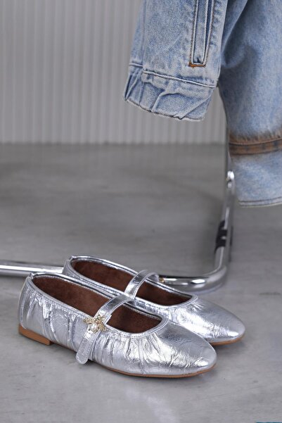 Stil Durağı حذاء باليرينا من ماركة داسي للموسم الجديد باللون الفضي