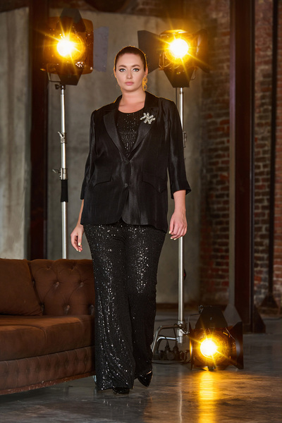 DE WHITES Блуза с нулеви ръкави и бродерия отпред в голям размер