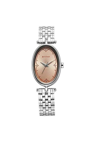 Titan ساعة كاريشما النسائية 2758SM01 - مينا بيج، سوار من الفولاذ المقاوم للصد...