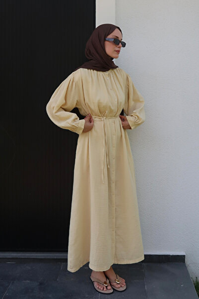 Moca فستان تيتي من قماش الموسلين بلون الزبدة