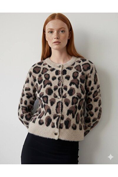 franky B سترة نسائية منسوجة بتفاصيل أزرار ونقشة الفهد