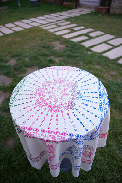 Komana Art مفرش طاولة مربع من القماش بدون خياطة - مفرش طاولة متعدد الألوان بن...