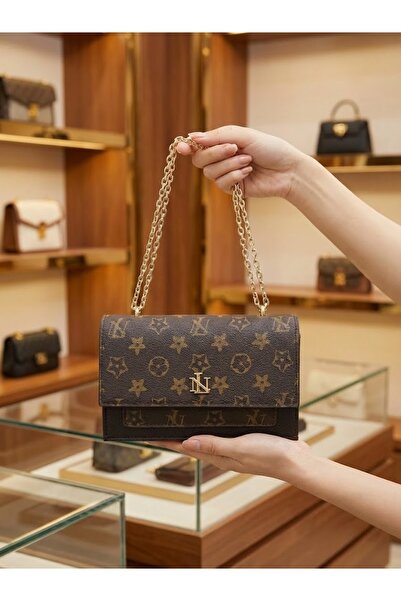 Lavina شنطة نسائية كروس بودي صغيرة بسلسلة ذهبية ونقشة كلاسيكية – ألوان متعددة