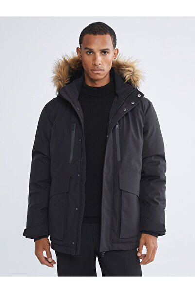 LC Waikiki سترة LCW Vision Standart Mold Fur بغطاء رأس للرجال