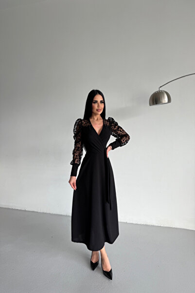 LİLA İSTANBUL διπλό πέτο Μαύρο φόρεμα με λαιμόκοψη και δεμένο στη μέση