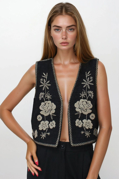 bacc Women's Black Embroidery Detailed Lined Textured Crop Vest Bchesq-251145