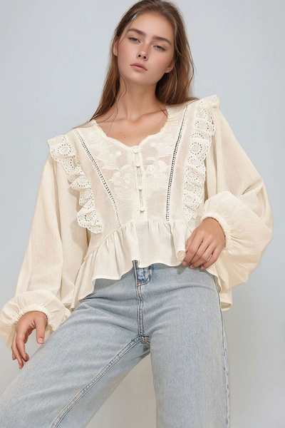 bacc Women's Ecru Fisto Embroidered Woven Blouse Bchesq-251013