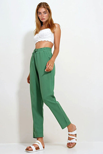 bacc Women's Green Double Pocket Gabrdin Trousers Bchnw-251171