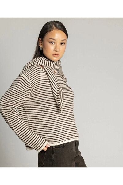 esilamoda Kadın Bej Çizgili Fularlı Kazak