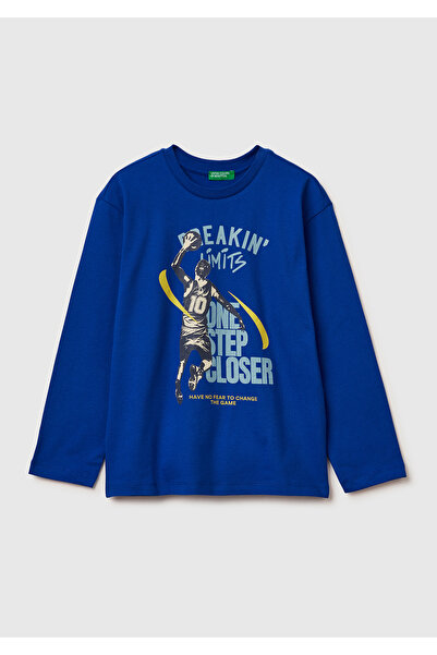 United Colors of Benetton تي شيرت للأولاد أزرق بلون الكوبالت مطبوع برقبة دائر...