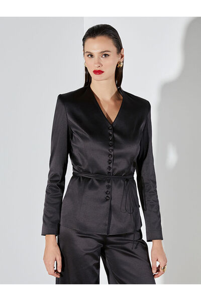 LC Waikiki سترة نسائية سوداء بياقة على شكل حرف V من سولييف