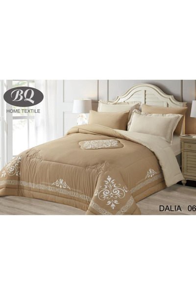 BQ Home Textile The bedspread set shown in the picture is from the brand BQ Home Textile.