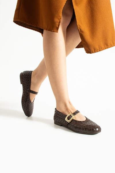 Neva'nın Butiği حذاء باليه نسائي من الجلد بتفاصيل مشبك منسوجة من زيريا