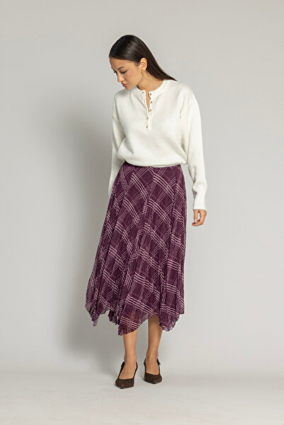 Nisan Асиметрична пола с каре