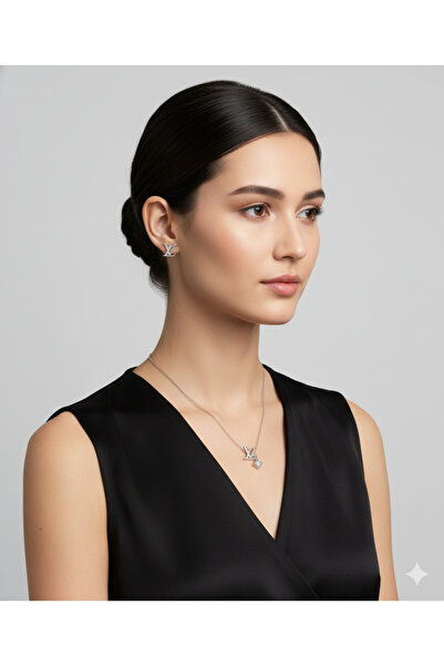 burjalmodah قلادة وأقراط بتوقيع المونوغرام الأيقوني