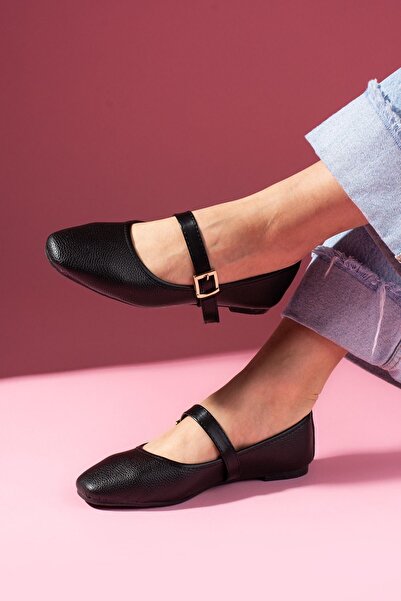 FUGA MODA حذاء باليرينا من فاليزا باللون الأسود مع حزام بإبزيم ذهبي طبيعي