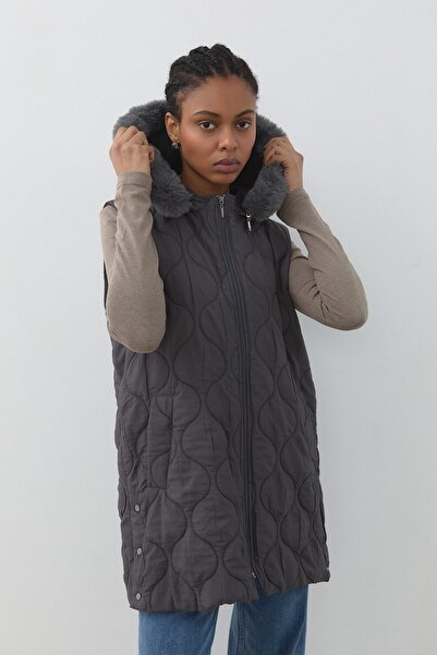 Nihan İnce Kapitone Kürk Kapşonlu Yelek Antrasit