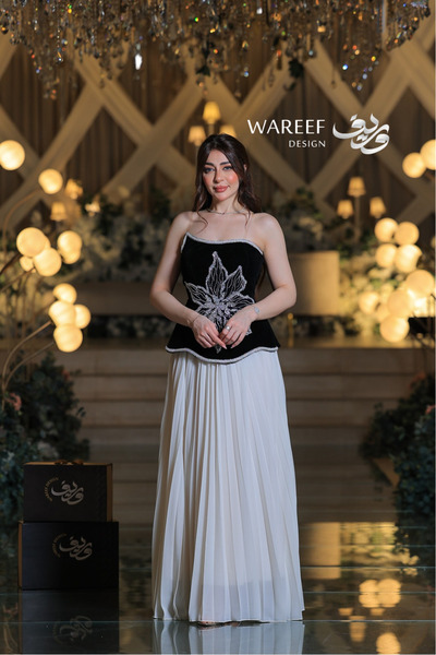 WAREEF FASHION فستان سهرة طويل بتصميم أنثوي أنيق وتطريز زهري فاخر
