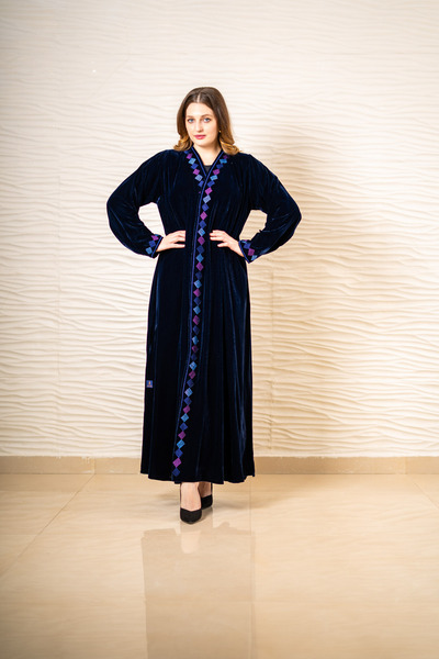 Mazayaasrar Winter abaya, velvet, embroidered, half-circle style