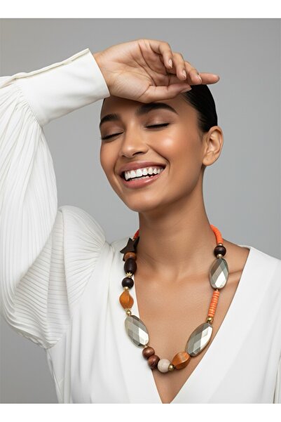 COCOSH TAKI قلادة بتصميم بوهيمي مزينة بالخرز الأفغاني باللون البرتقالي والبني مع تفاصيل ذهبية