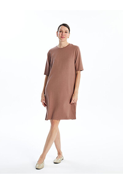 LC Waikiki فستان I Zero Roba ذو ياقة مستقيمة وأكمام قصيرة من Freezen Store