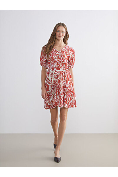 LC Waikiki Rmz Gi̇yi̇m Farkiyla V Planting Embroidered Mini Dress