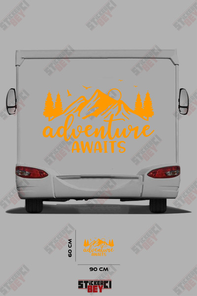 STİCKERCI BEY ملصق كارافان مزين بصورة جبل وشجرة مع عبارة 'المغامرة تنتظر'