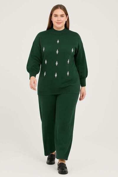 bezeXL Plus Size Knitwear Set with Stones on the Front Green