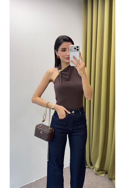 HAZELANNA Καφέ μπλούζα με χρυσή αγκράφα και έναν ώμο