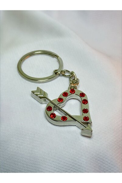 anahtarlık evreni سلسلة مفاتيح معدنية على شكل قلب وسهم من الحجر الأحمر
